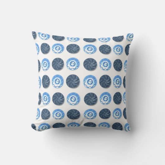Fancy Blue Buttons Pattern on White Throw Pillow クッション (正面)