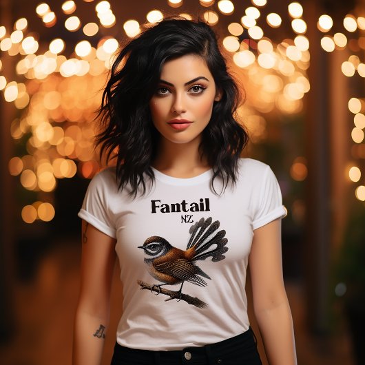 Fantail - Native Bird of New Zealand Tシャツ