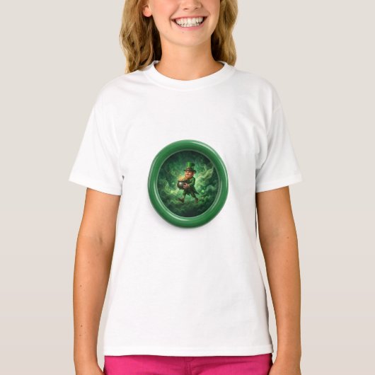 Fantasy Image Leprechaun Carrying Pot Of Gold Tシャツ (正面)