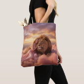 Fantasy Lion and Woman in Clouds トートバッグ (クローズアップ)