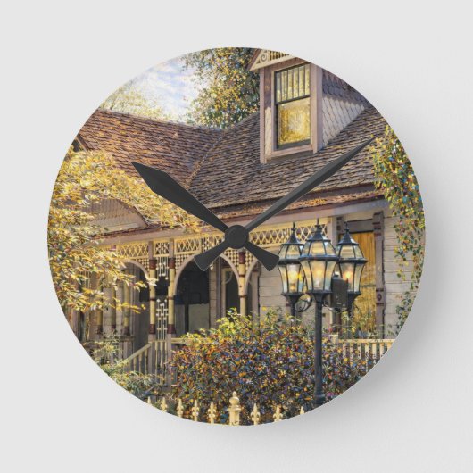 Fantasy Victorian Gingerbread I ラウンド壁時計 (正面)