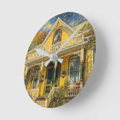 Fantasy Yellow Victorian House ラウンド壁時計 (傾斜)