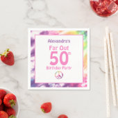 Far Out 50th Groovy絞り染め誕生日名パーティー スタンダードカクテルナプキン (インサイチュ)