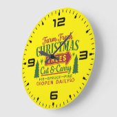 Farm Fresh Christmas Trees Holiday Design-64649 ラージ壁時計 (傾斜)