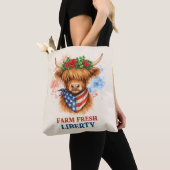 Farm Fresh Liberty Highland Cow Patriotic USA Art トートバッグ (クローズアップ)