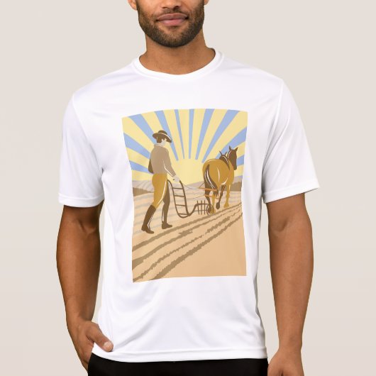 Farmer and Horse Plowing Field Retro Sunrise Tシャツ (正面)
