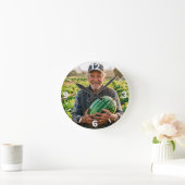 Farmer Holding Fresh Watermelon Farm Decor ラウンド壁時計 (ホーム)