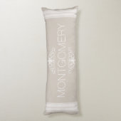 Farmhouse Classy Taupe & Whiteストライプファミリ名 ボディピロー (裏面 (縦))