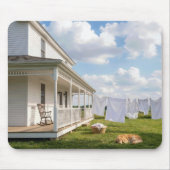 Farmhouse with Clothesline and Dog マウスパッド (正面)