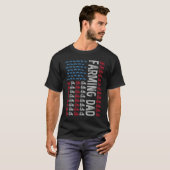 Farming Dad Farmer Tractor July 4th US Flag Father Tシャツ (正面フル)