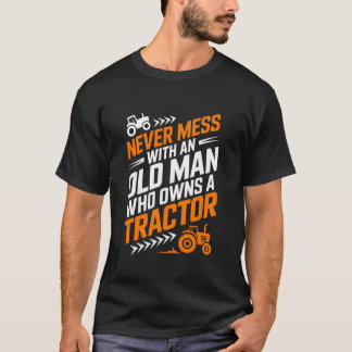 Farming, Never Mess with an Old Man Who Owns A Tra Tシャツ
