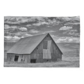 Farms | BW American Flag Barn Scene 枕カバー (裏面)
