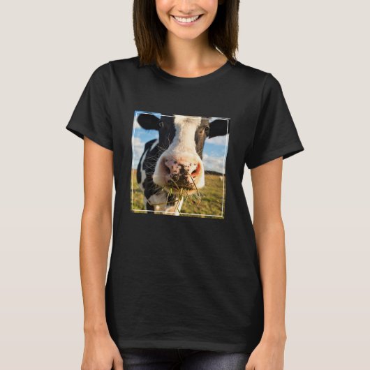 Farms | Holstein Cow Chewing Tシャツ (正面)