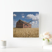 Farms | Old Red Barn in Wheat Field スクエア壁時計 (ホーム)