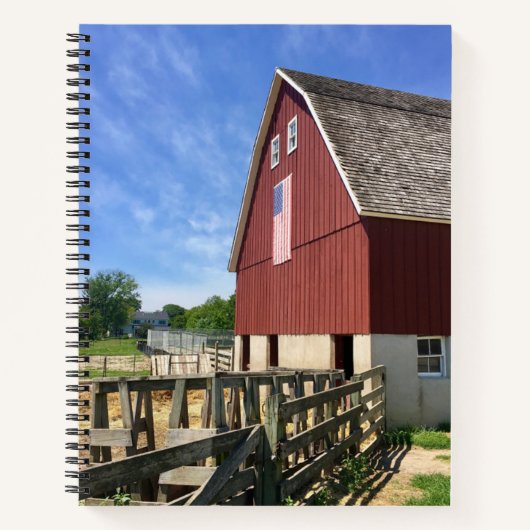 Farms | Red Barn With American Flag ノートブック (正面)