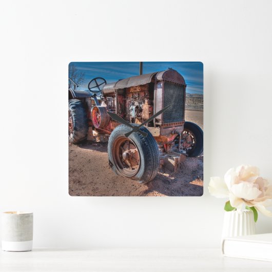 Farms | Rusty Antique Tractor スクエア壁時計 (ホーム)