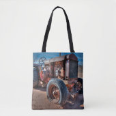 Farms | Rusty Antique Tractor トートバッグ (正面)