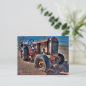 Farms | Rusty Antique Tractor ポストカード (スタンド正面)