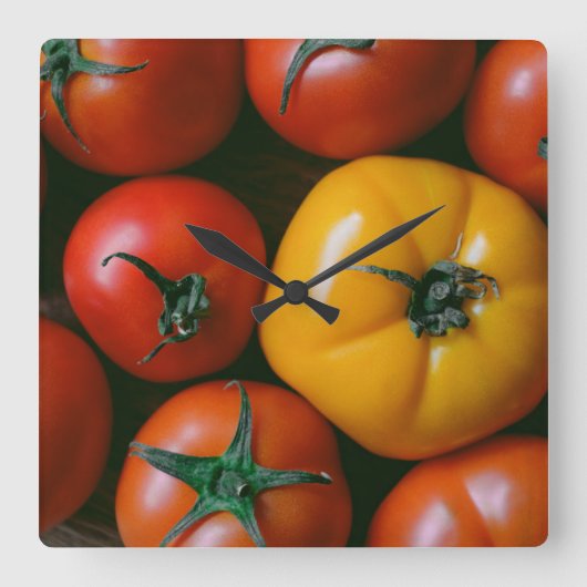 Farms | Shiny Red & Yellow Tomatoes スクエア壁時計 (正面)