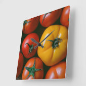 Farms | Shiny Red & Yellow Tomatoes スクエア壁時計 (傾斜)