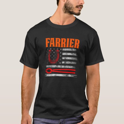 Farrier Horseshoe Hoof Trimming Equine Shoeing     Tシャツ (正面)