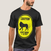 Farting Lion Caution Spray Area Warning Sign Tシャツ (正面)