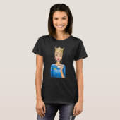 Fashion Blonde Queen Holding Cup of Coffee Hand Dr Tシャツ (正面フル)