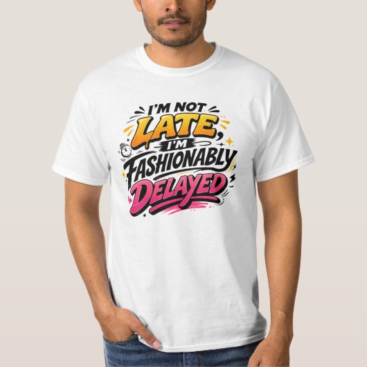Fashionably Delayed Funny Quote Tee Tシャツ (正面)