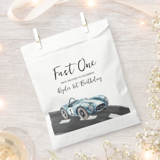 Fast One Race Car First Birthday フェイバーバッグ (クリップ留めされた状態)