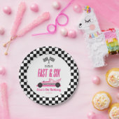 Fast & Six Pink Race Car 6th Birthdayパーティー ペーパープレート (パーティー)