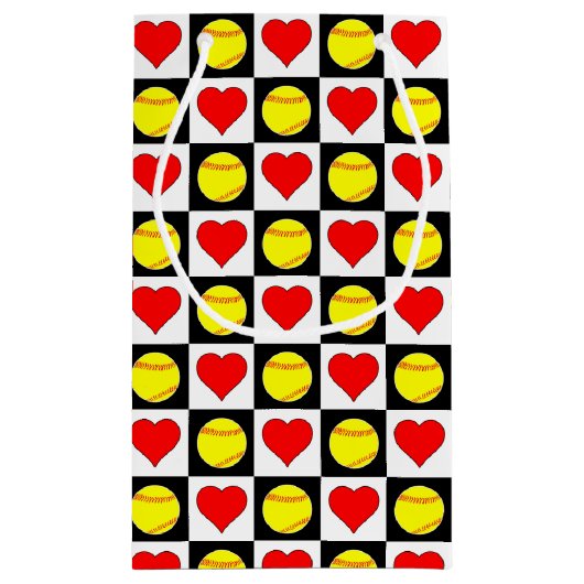 Fastpitchソフトボールとハートカスタムプレイヤー名 スモールペーパーバッグ (裏面)