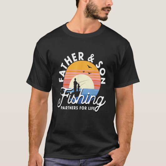 Father and Son Fishing Partners for Life Tシャツ (正面)