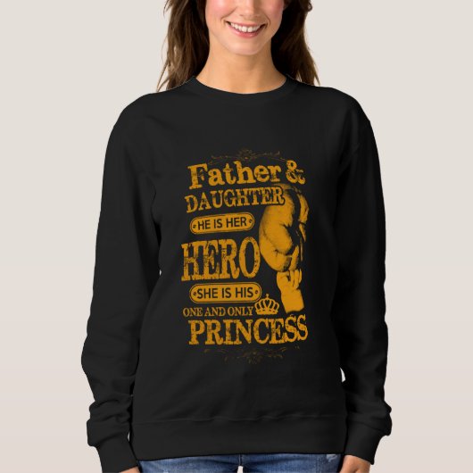 Father Daughter He is Her Hero She s His One & onl スウェットシャツ (正面)