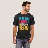 Father Husband Daddy Protector Hero Dad Father s D Tシャツ (正面フル)
