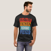 Father Husband FISHING Legend Proud Dad Retro Pap Tシャツ (正面フル)