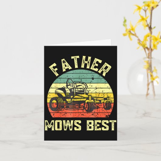 Father Mows Funny Fathers Day Dad Jokes Lawn Mowin カード (黄色い花)