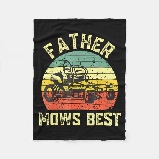 Father Mows Funny Fathers Day Dad Jokes Lawn Mowin フリースブランケット (正面)