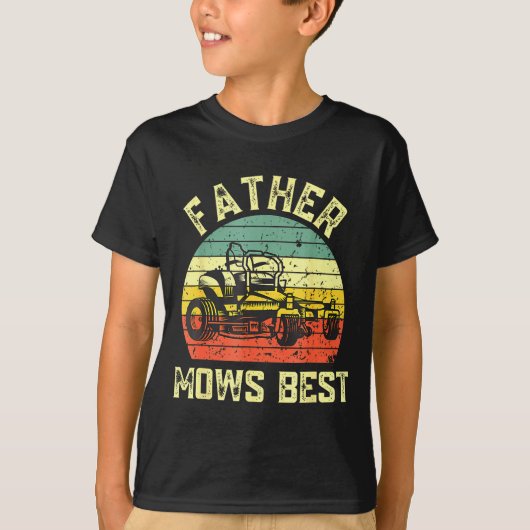Father Mows Funny Fathers Day Dad Jokes Lawn Mowin Tシャツ (正面)