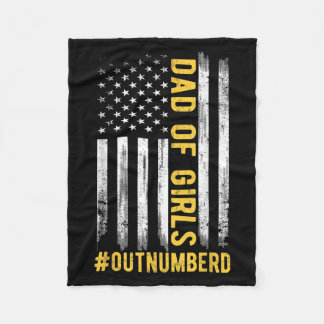 Father's Day Daughter Xmas Dad Of Girls Outnumbere フリースブランケット