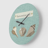 Faux Canvas Fabric Personalized Seashell Applique ラージ壁時計 (傾斜)
