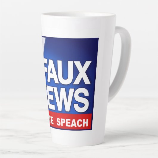 Faux News カフェラテマグ (右アングル)
