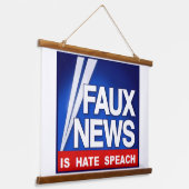 Faux News 吊り下げ型タペストリー (傾斜あり)
