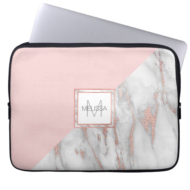 Faux Rose Gold Foil Marble Blush Pink MONOGRAM ラップトップスリーブ (正面)