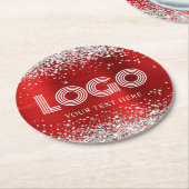 Faux Silver Glitter Red Foil Logo ラウンドペーパーコースター (アングル)