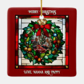Faux Stained Glass Sitting Santa  セラミックオーナメント (裏面)