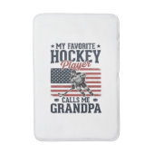 Favorite Hockey Player Calls Me Grandpa Vintage Sh バスマット (正面縦)