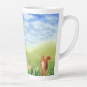 Fawn in the Grassイラストレーション カフェラテマグ (右)