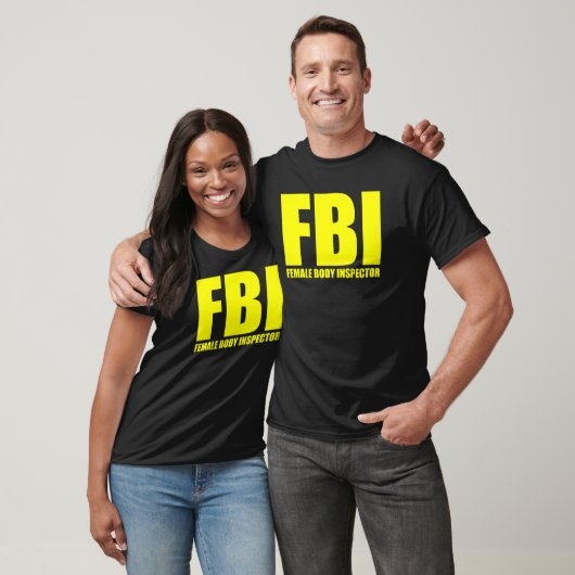 FBIの女性の身体の検査官 Tシャツ (ユニセックス)
