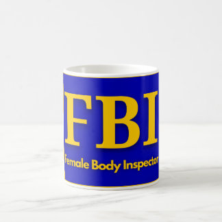 FBI – 女性体監察官Tシャツトラッカーハット コーヒーマグカップ