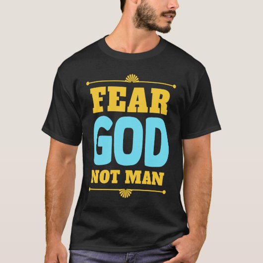 Fear God Not Man Inspirational Christian Faith Tシャツ (正面)